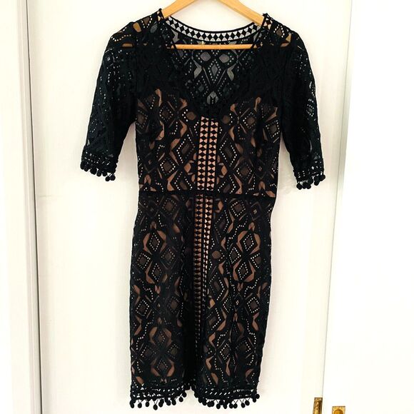 Gianni Bini Dresses & Skirts - Gianni Bini Women's Size S Black Tan Geometric V-Neck Pom Pom Fringe Side Zip